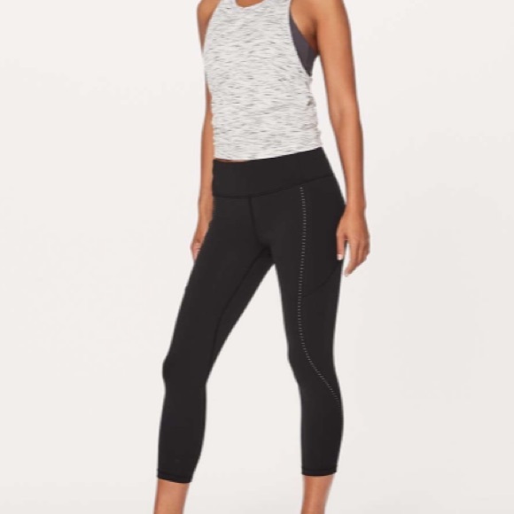 Lululemon Extra Mile Crop - Picture 6 of 11
